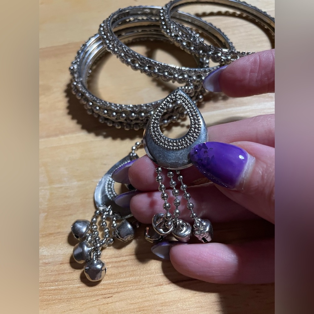 4 bangle bracelets - Picture 2 of 4